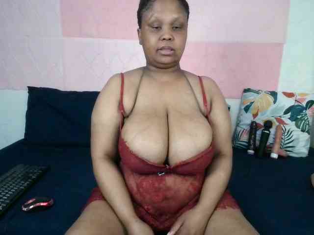 BIGTITTISXX webcam