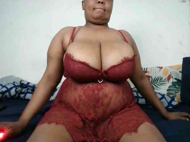 BIGTITTISXX webcam