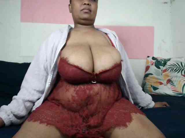 Model: BIGTITTISXX