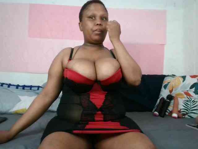BIGTITTISXX webcam
