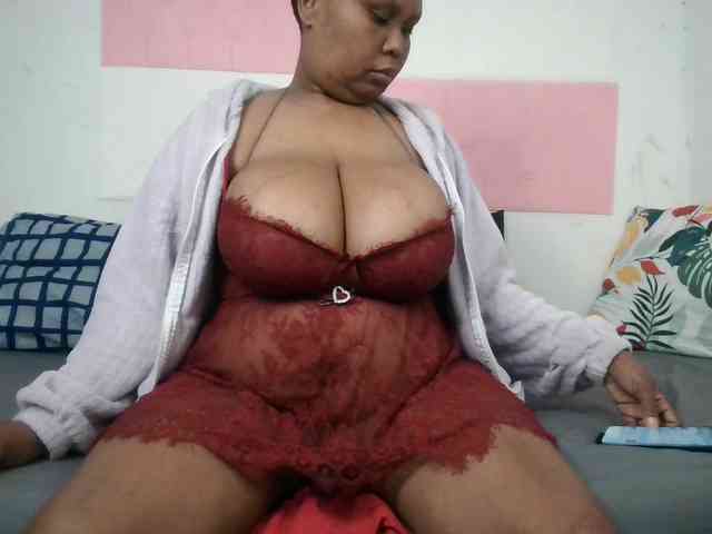 BIGTITTISXX webcam
