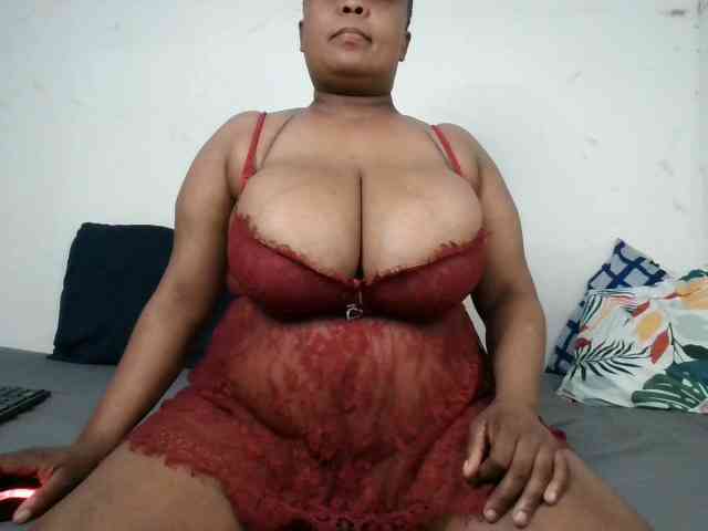BIGTITTISXX webcam