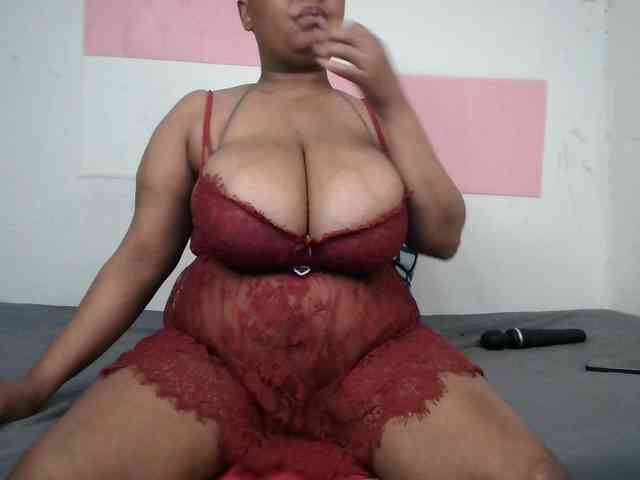 BIGTITTISXX webcam