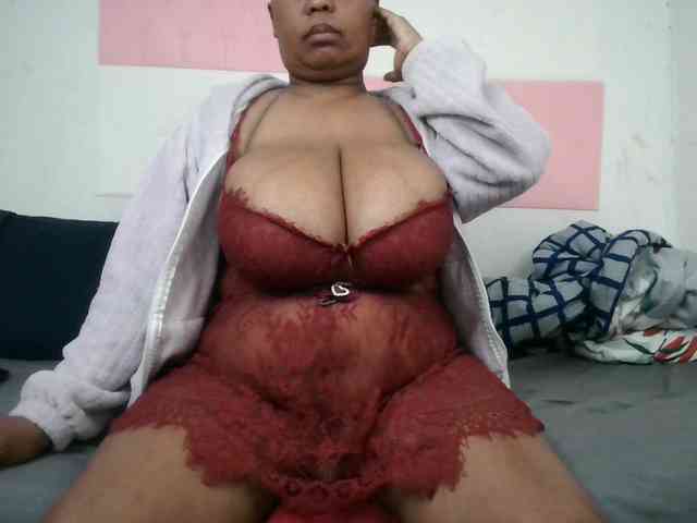 BIGTITTISXX webcam