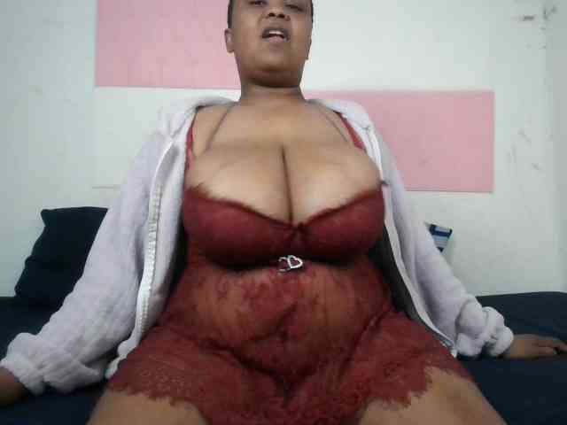 BIGTITTISXX webcam