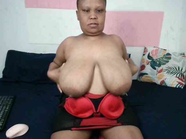 BIGTITTISXX webcam