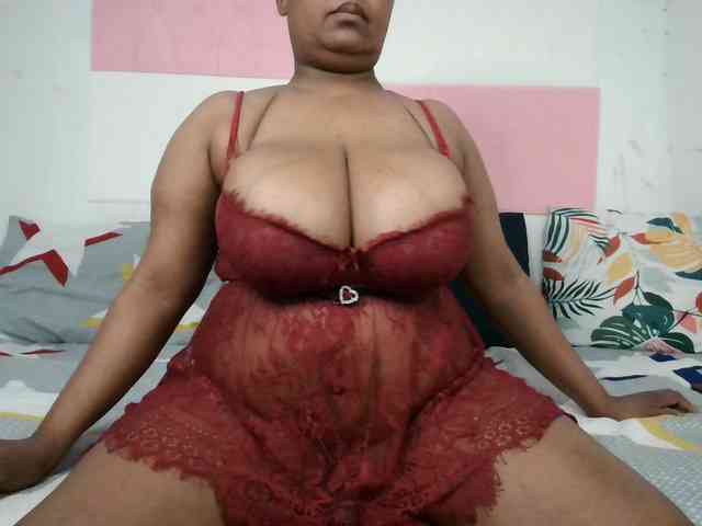 BIGTITTISXX webcam