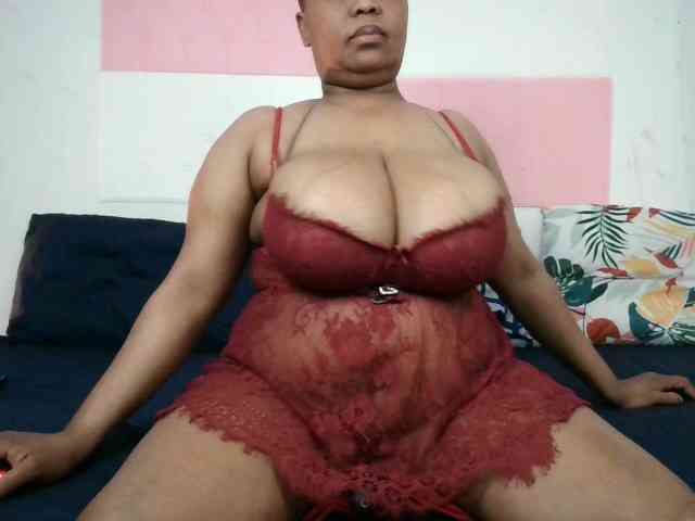 BIGTITTISXX webcam