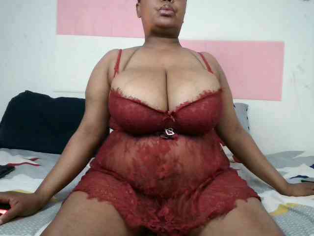 BIGTITTISXX webcam