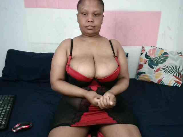 BIGTITTISXX webcam