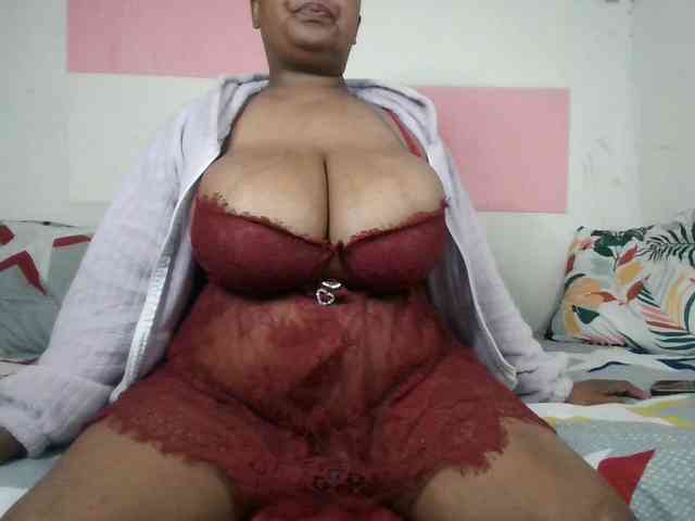 BIGTITTISXX webcam