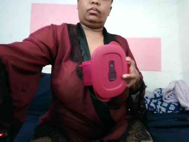 BIGTITTISXX webcam