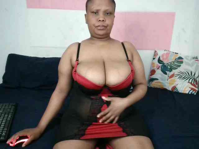 BIGTITTISXX webcam