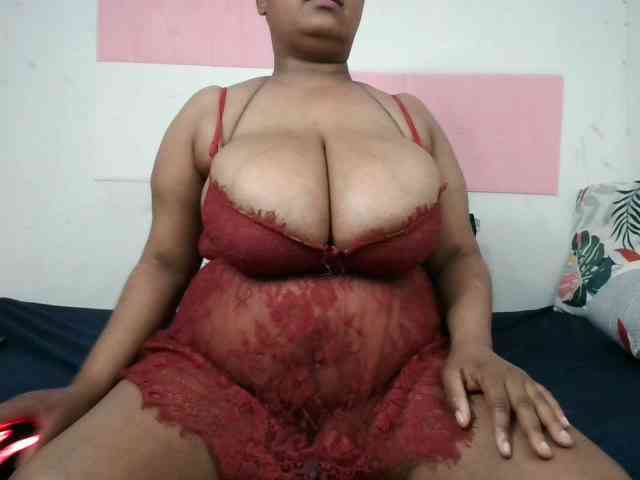 BIGTITTISXX webcam