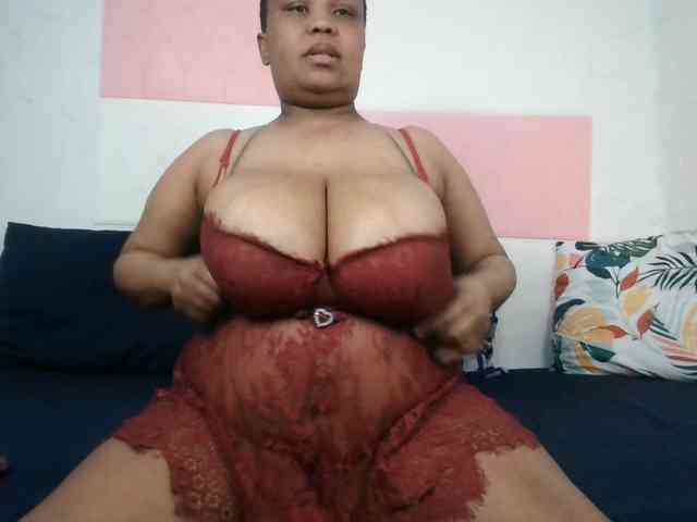 BIGTITTISXX webcam
