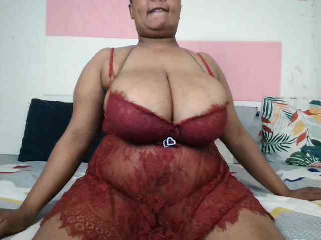 BIGTITTISXX webcam