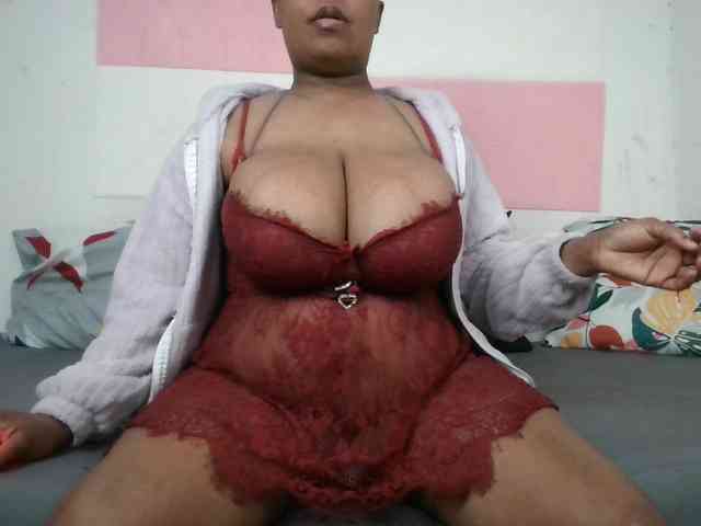 BIGTITTISXX webcam