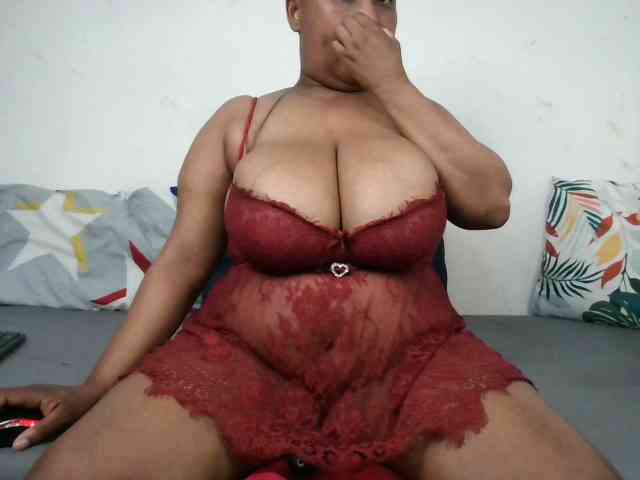 BIGTITTISXX webcam