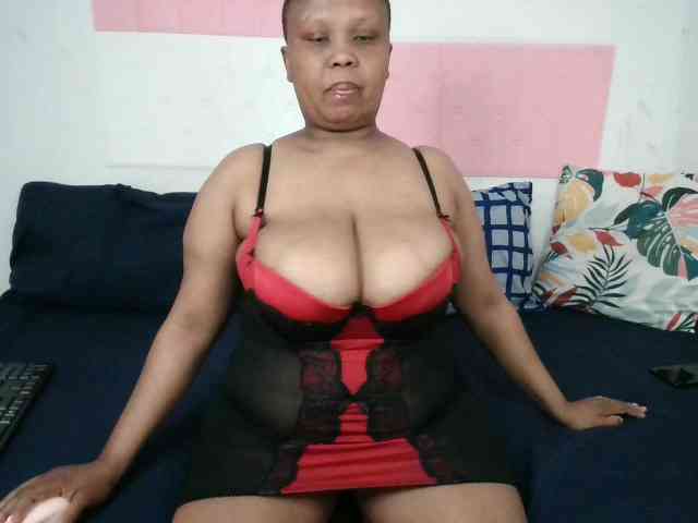 BIGTITTISXX webcam