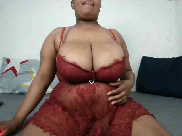 BIGTITTISXX webcam
