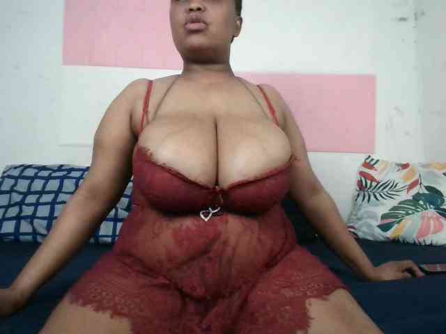 BIGTITTISXX webcam