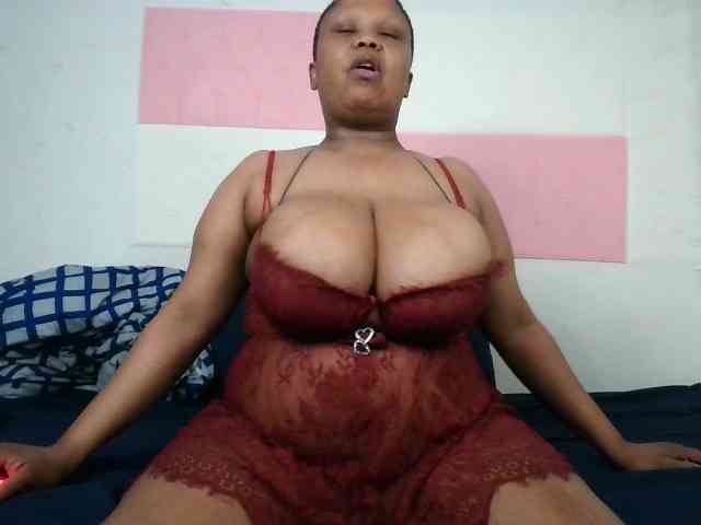 BIGTITTISXX webcam