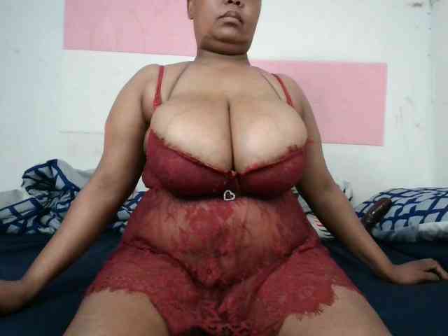 BIGTITTISXX webcam