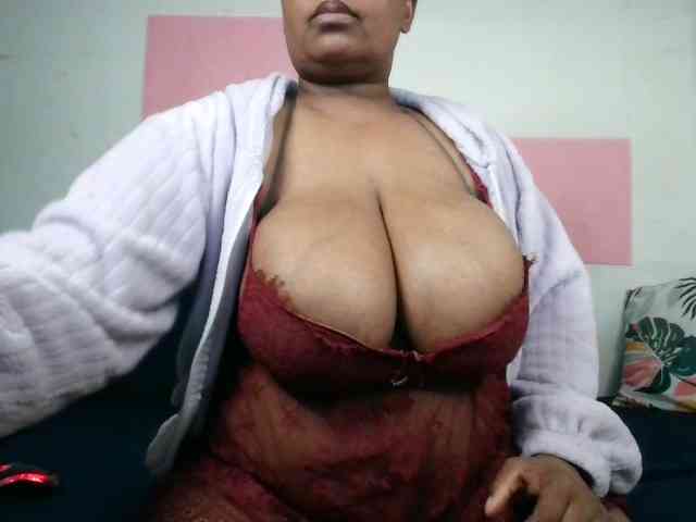 BIGTITTISXX webcam