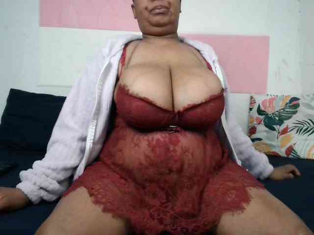 Modella: BIGTITTISXX