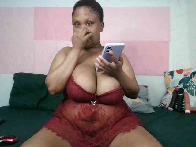 BIGTITTISXX webcam