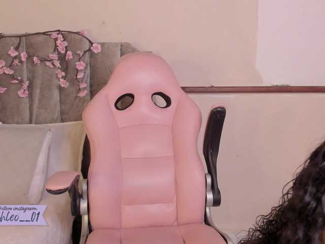 Chloe- live webcam show