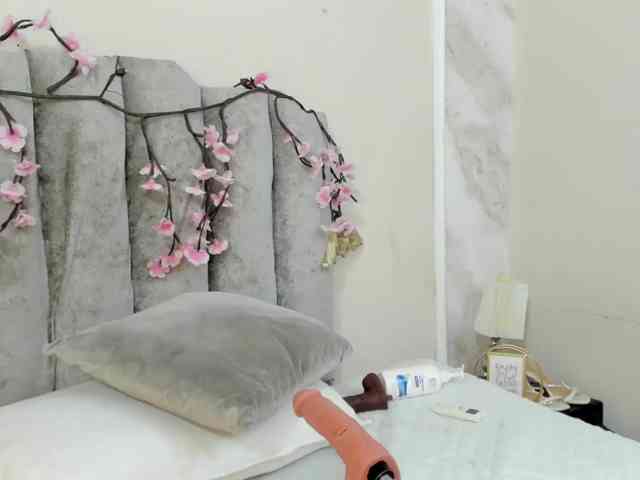 Chloe-'s webcam live show
