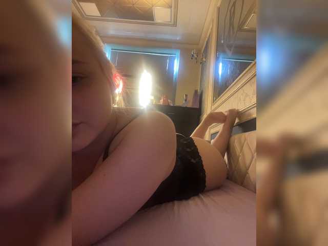 Kira11111 live cam on BongaCams