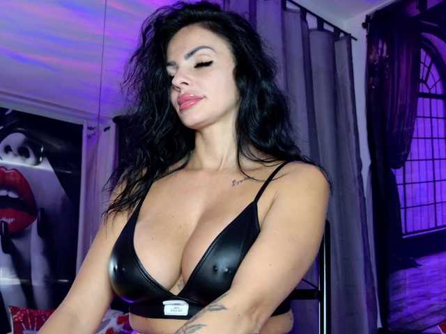 ell3 live cam on BongaCams