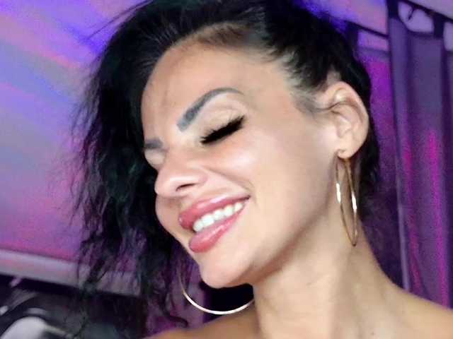ell3 live cam on BongaCams