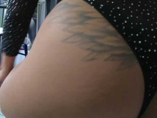 ell3 live cam on BongaCams