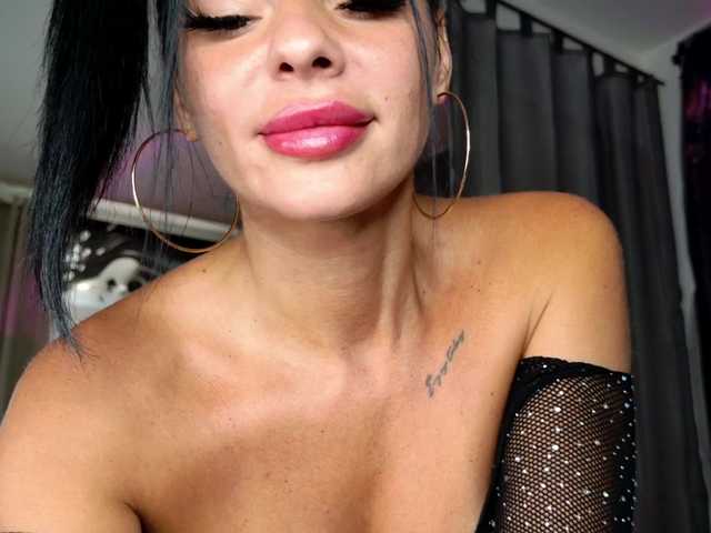 ell3 live cam on BongaCams