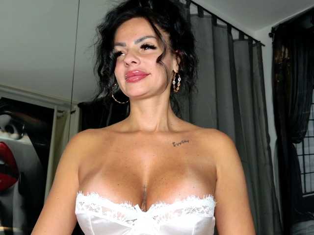 ell3 live cam on BongaCams
