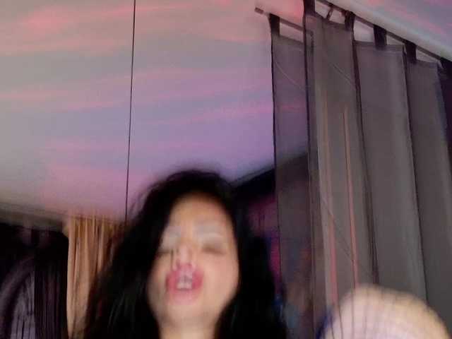 ell3's BongaCams show and profile