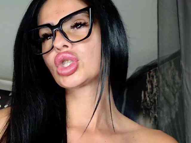 Ella-Hottie webcam