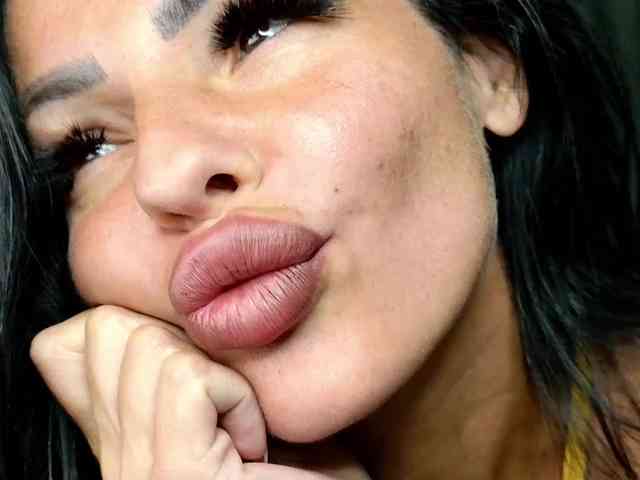 Ella-Hottie webcam