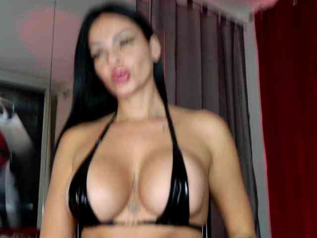 Ella-Hottie webcam