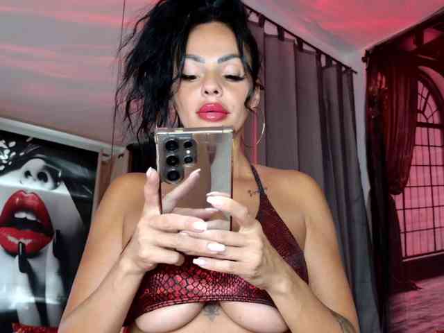 Ella-Hottie webcam