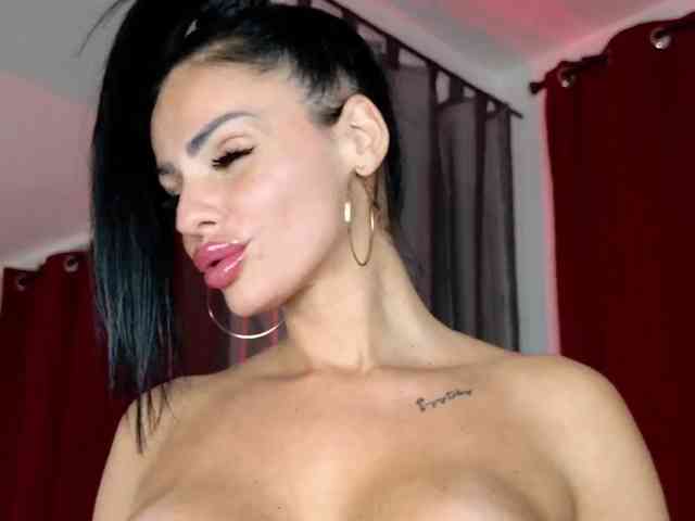Ella-Hottie webcam