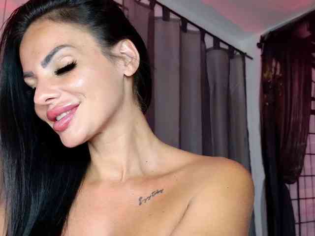 Ella-Hottie webcam