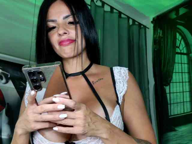 Ella-Hottie webcam