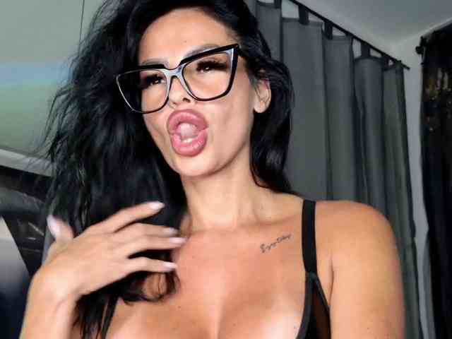 Ella-Hottie webcam