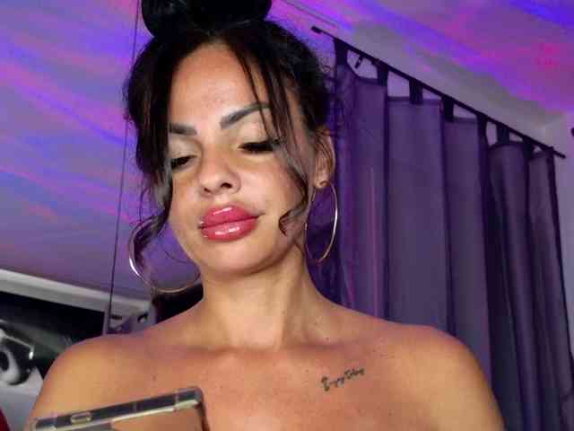 Ella-Hottie webcam
