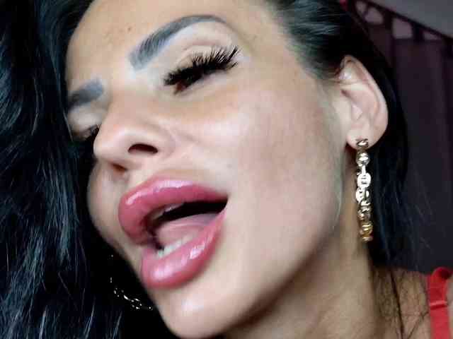 Ella-Hottie webcam