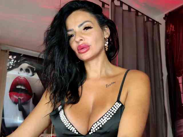 Ella-Hottie webcam
